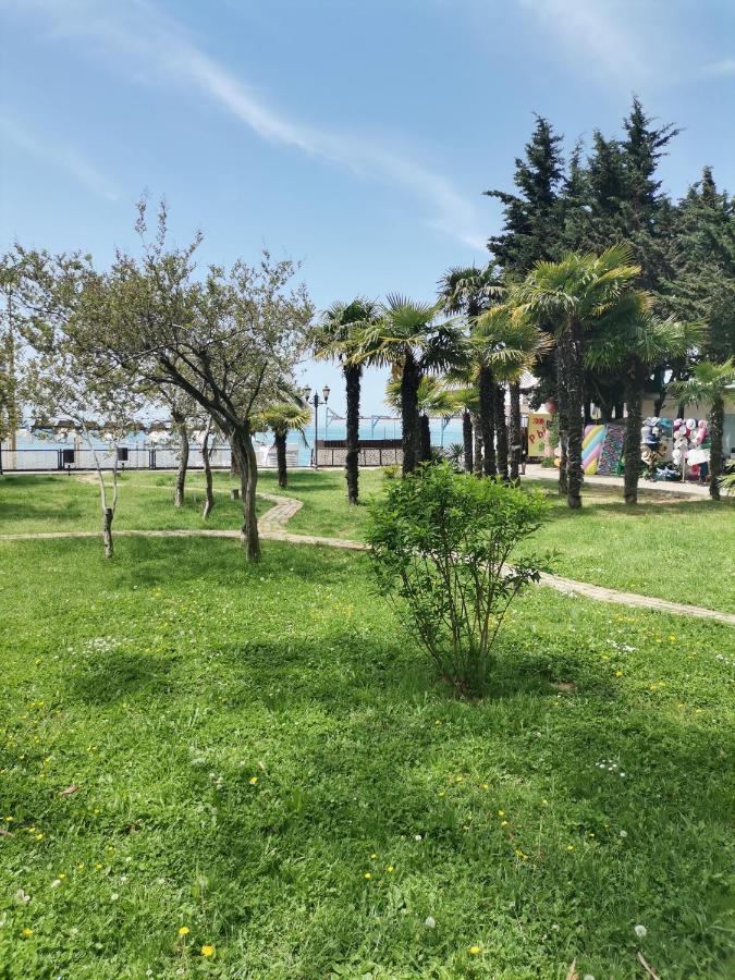 Гостевой Дом В Гаграх"Море Солнца" Gagra Ngoại thất bức ảnh