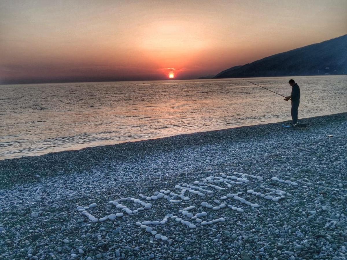 Гостевой Дом В Гаграх"Море Солнца" Gagra Ngoại thất bức ảnh